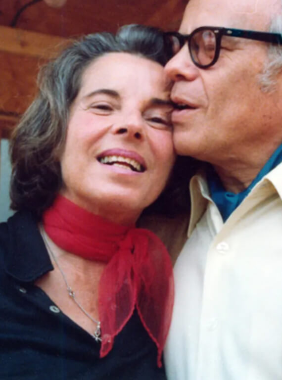 Eva Pierrakos